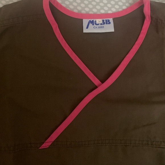 MOBB Brown Scrubs Set for healthcare workers - Picture 2 of 7